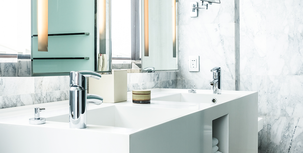 Pristine Airbnb bathroom after professional cleaning by a Boca Raton cleaning service